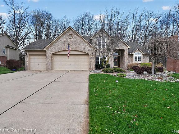2nd image of 112 Summer Shade Dr