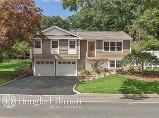 37 Hill St, Northport, NY 11768