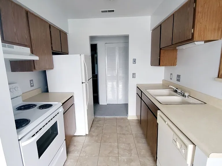 Sugarbush Apartments — Photo 92