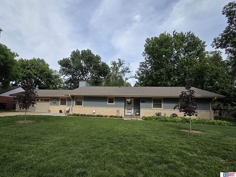 1st image of 1400 Paddock Ln