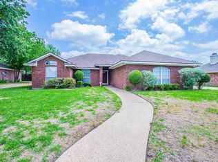 932 Crested Butte Dr, Hewitt, TX 76643