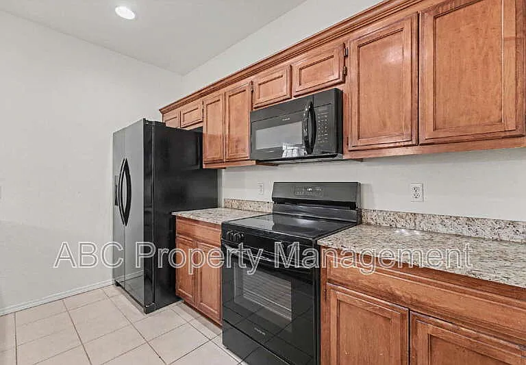 3006 SW Deerfield Blvd #2 — Photo 2