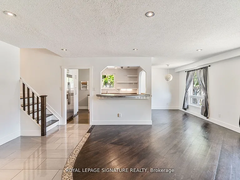 4 Patricia Ave #UPPER — Photo 9