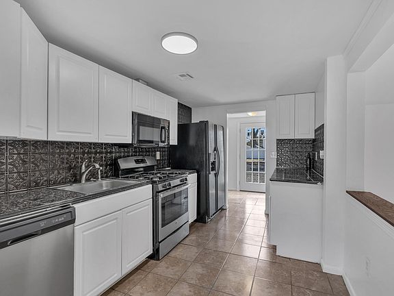 4th image of 798 Fischer Blvd