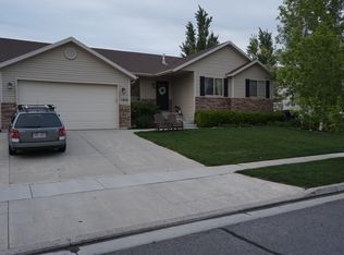 1374 W 2250 S, Woods Cross, UT 84087