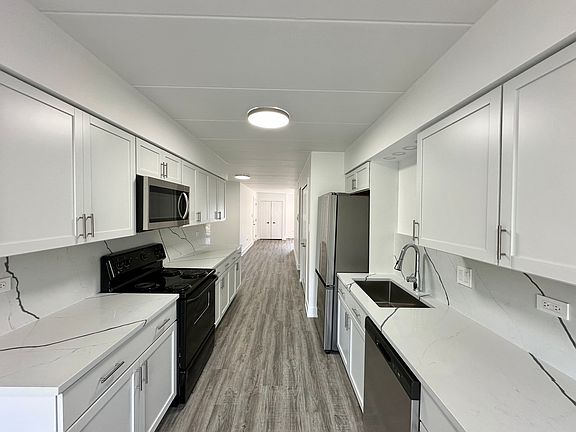4th image of 9934 Treetop Dr APT 1W
