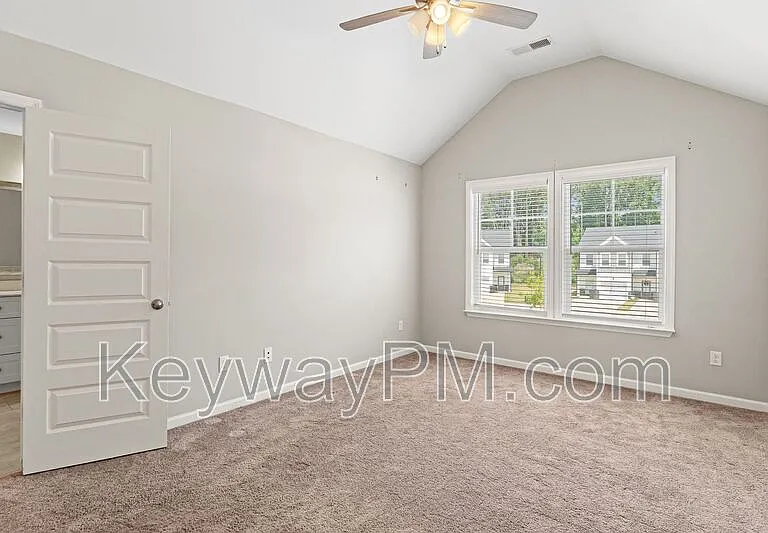 1066 Linsmore Ave — Photo 8