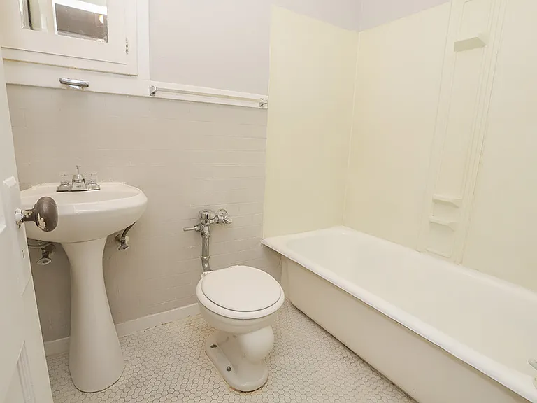 East Evans Apartments — Photo 57