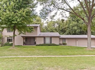 4320 Cottage Grove Pkwy SE, Cedar Rapids, IA 52403