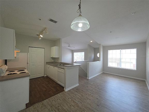 4th image of 852 GRAND REGENCY POINT #202