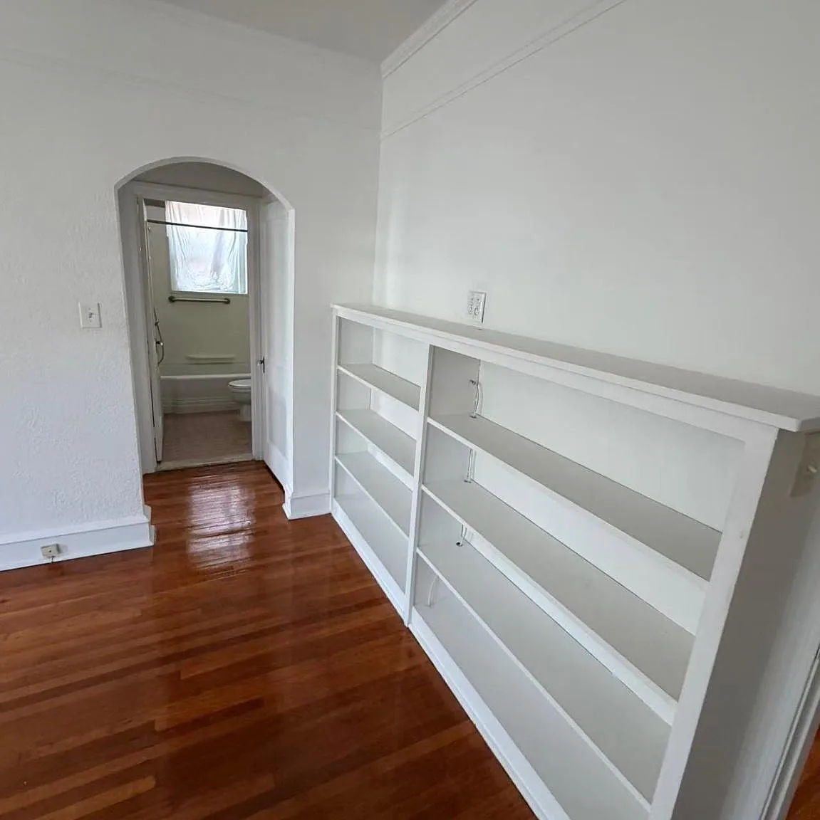 1 bed, 1.0 bath, 3000 sqft, $1,500 — Photo 2