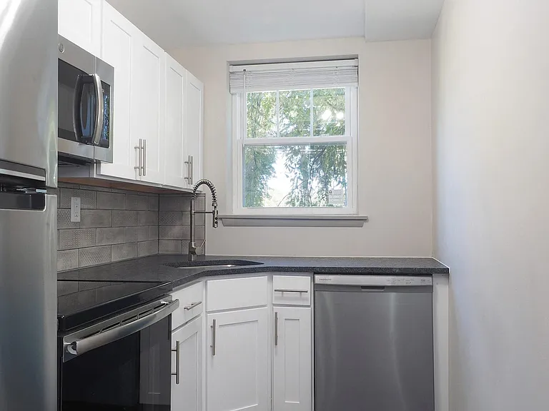 Enclave West Hartford / Parc West — Photo 12