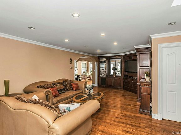 5th image of 4 Laurette Lane
