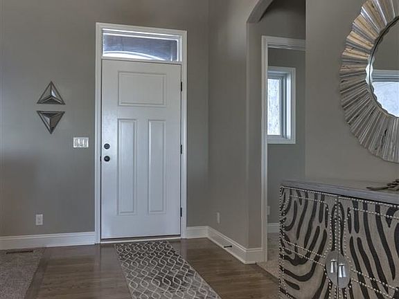 5th image of 19113 Hampton Dr