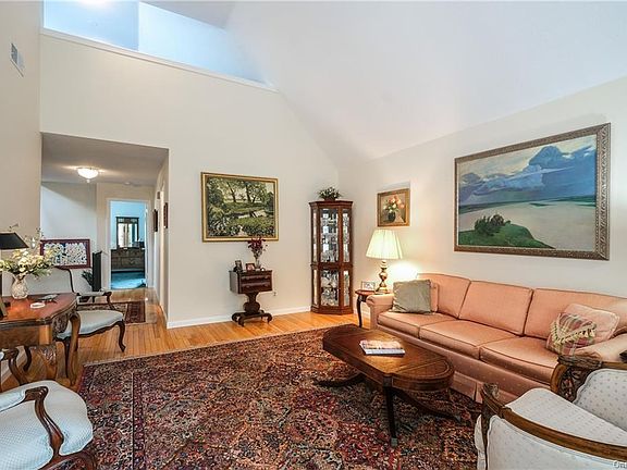 3rd image of 904 Autumn Ln