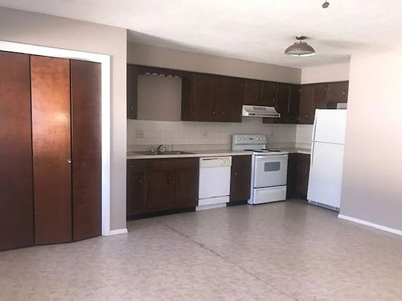 3rd image of 3000-3014 W Cypress Dr #3010