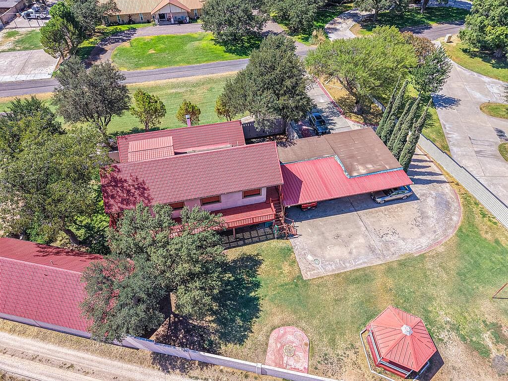 9400 Cromwell Ter — Sunset Country Club