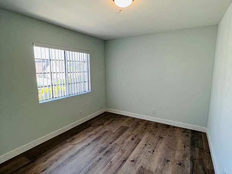 327 La France Ave #E — Photo 20