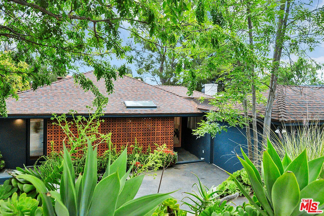 Building Photo - 380 Tamarac Dr