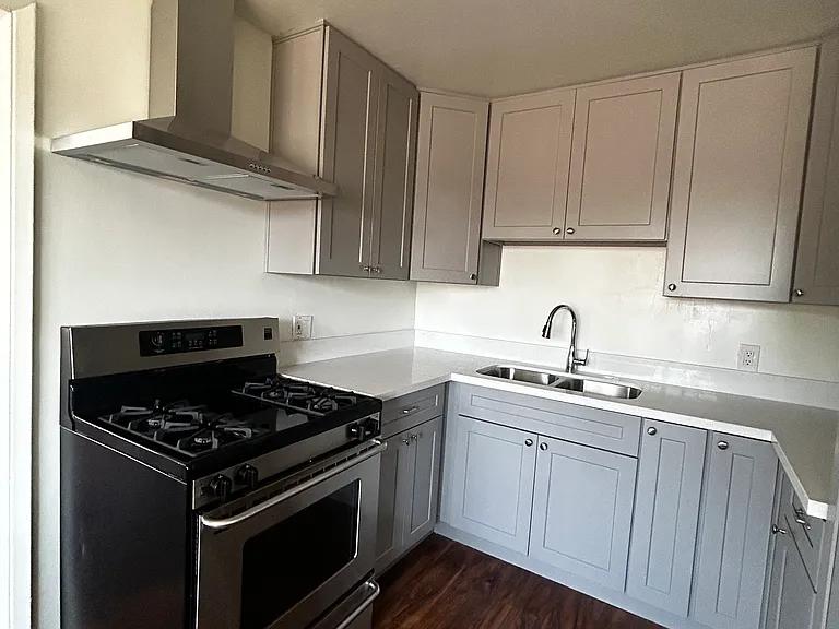 10618 Downey Ave #10620-1/2 — Photo 3