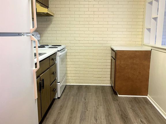 4th image of 7810 Blondo St #207