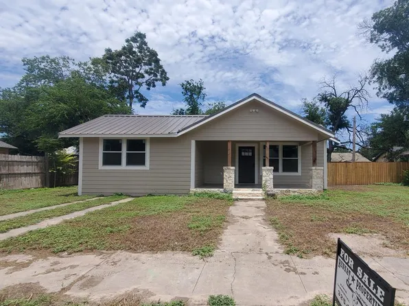 105 E Travis St, Menard, TX 76859