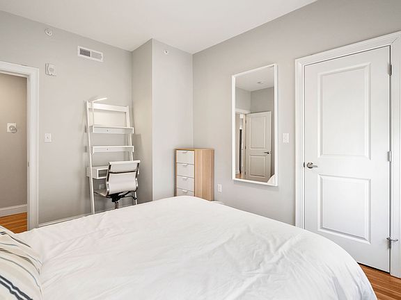 3rd image of 1061 Saratoga St #1C