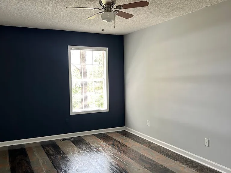 115 W Briar Dr — Photo 16