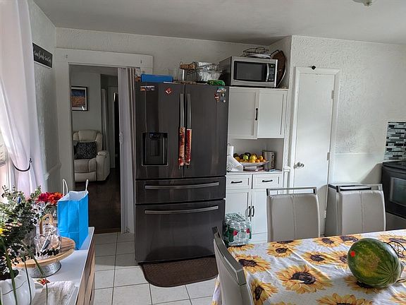 4th image of 258 Washington St