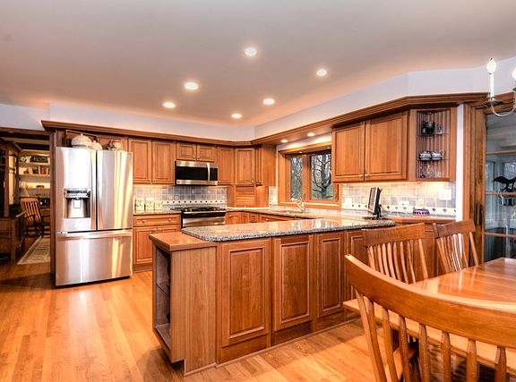 3rd image of 5810 N Corona Dr