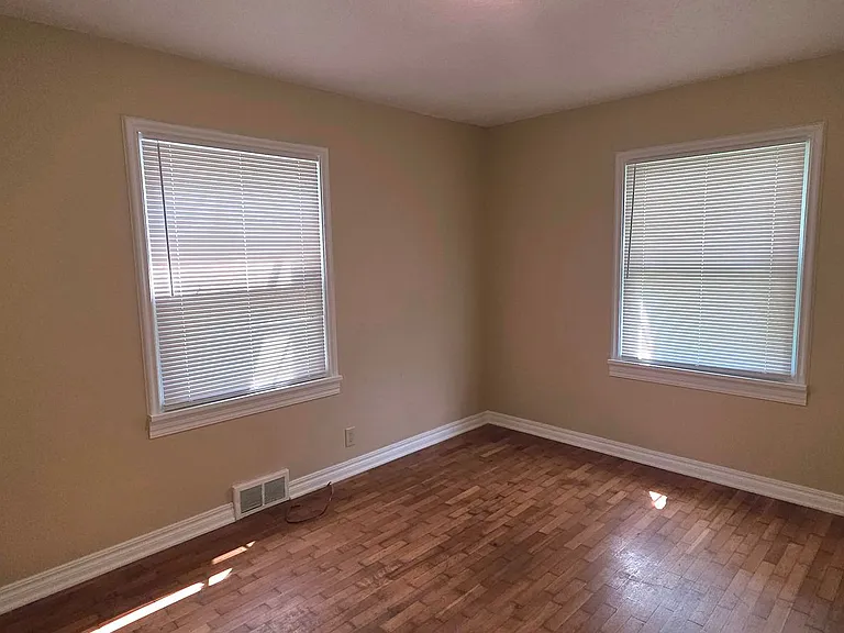 512 W Normal St — Photo 9
