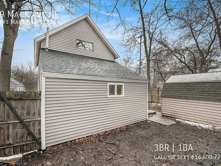 59 Mack Ave NE — Photo 14