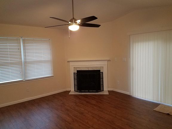 3rd image of 700 Woodbury Knolls Dr