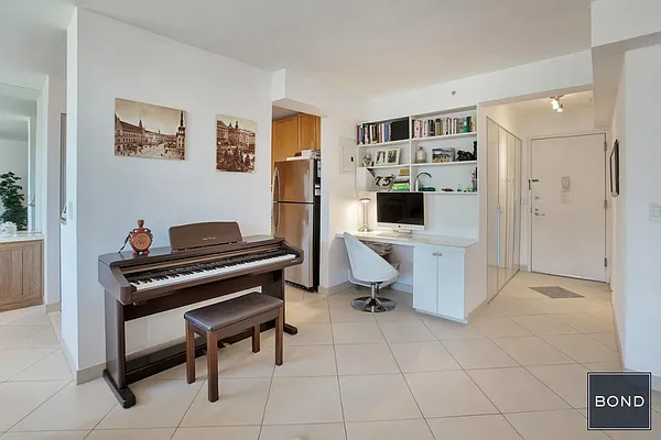 Sold by Bond New York | media 29