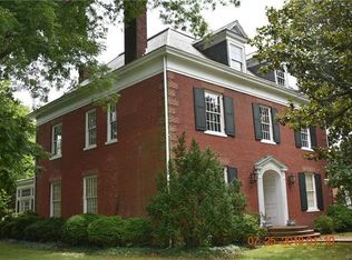 207 S High St, Blackstone, VA 23824
