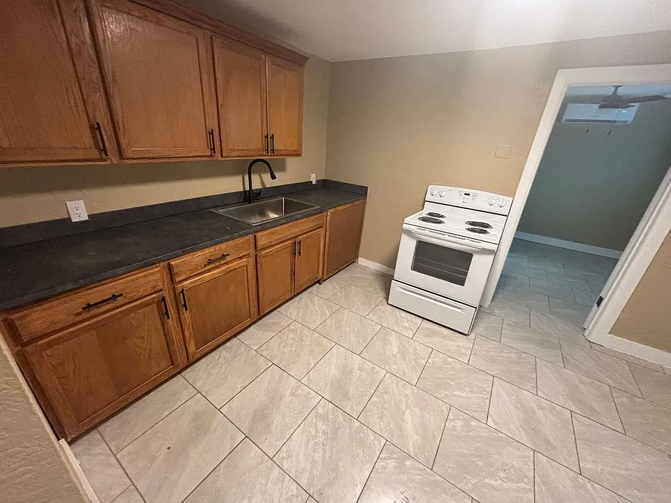 118 W Miller Ave
