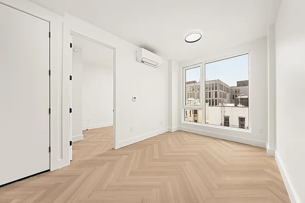 Bedroom, photo 1