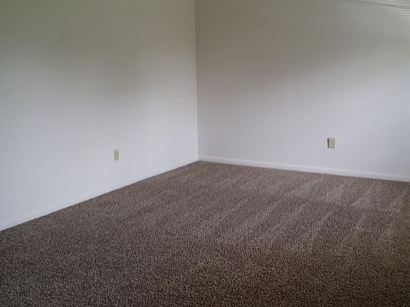 3rd image of 10975 Weymouth Cir N
