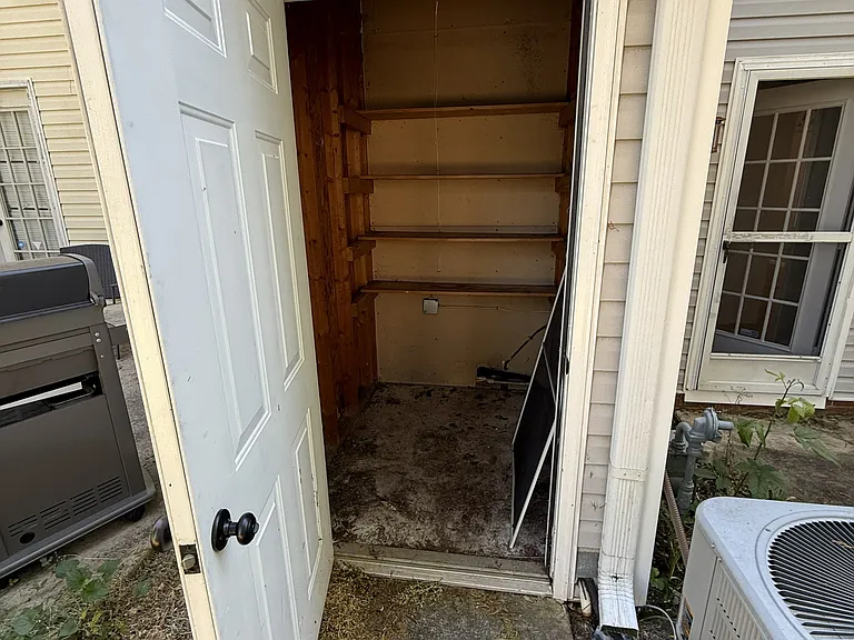 394 W Pointe Dr — Photo 2