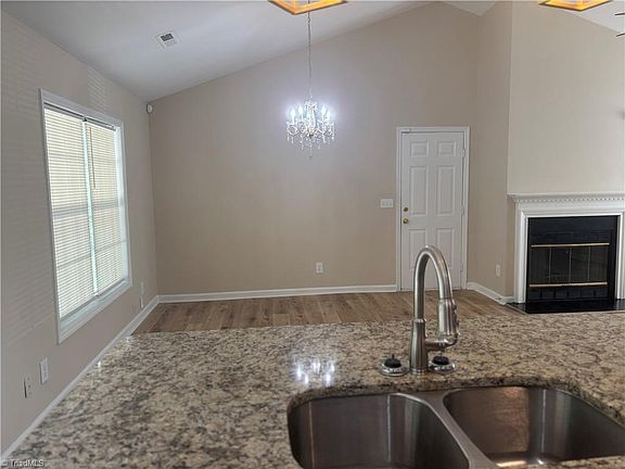 4th image of 14 Spring Chapel Ct