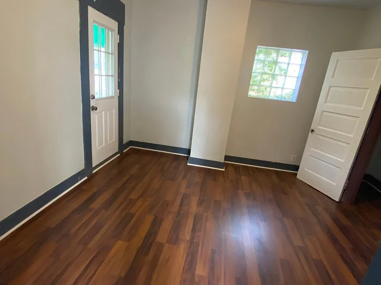 409 Zara St — Photo 6