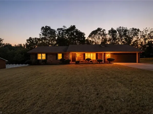 530 Brett Dr, Kernersville, NC 27284