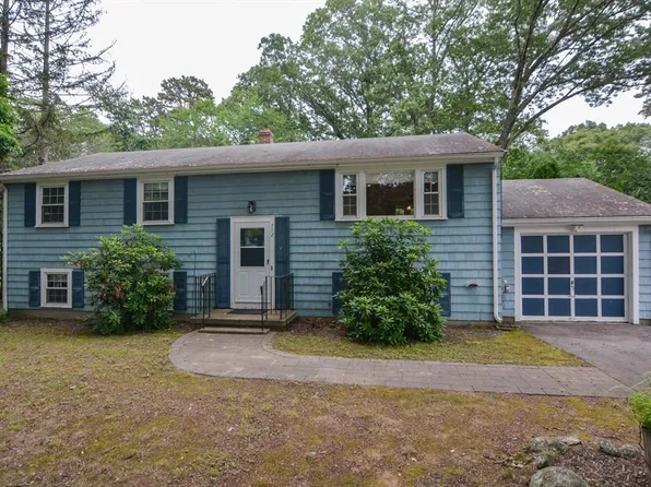 712 Norfolk St, Holliston, MA 01746