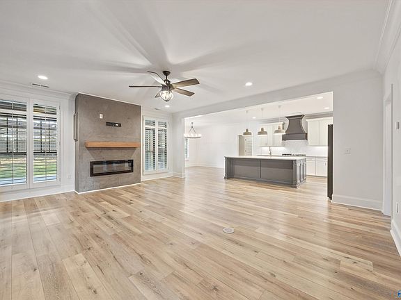 3rd image of 7555 Parktrace Ln SE