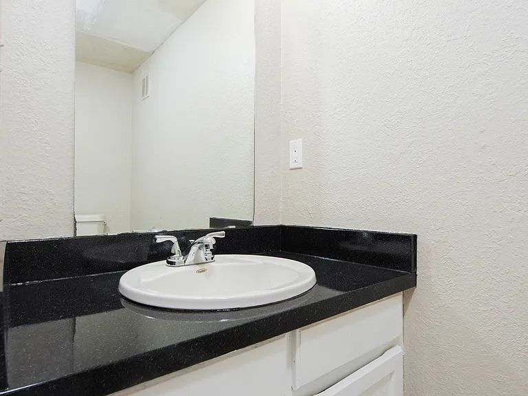 1208 Northcliff Ave — Photo 10