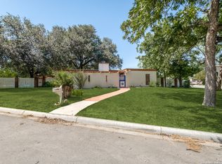 200 W Benson Rd, Uvalde, TX 78801