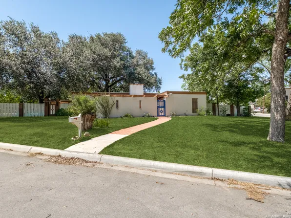 200 W BENSON RD, Uvalde, TX 78801