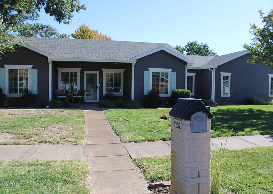 1st image of 1232 Republic Cir