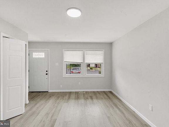 4th image of 25 Roberts Pl