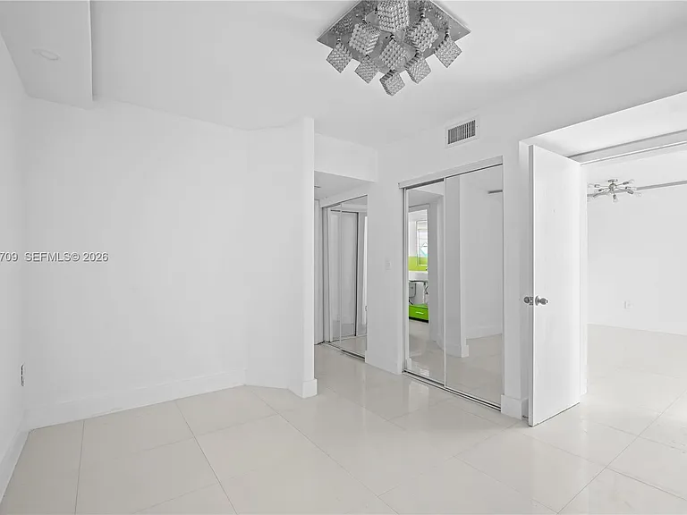 18601 NE 14th Ave #409 — Photo 15